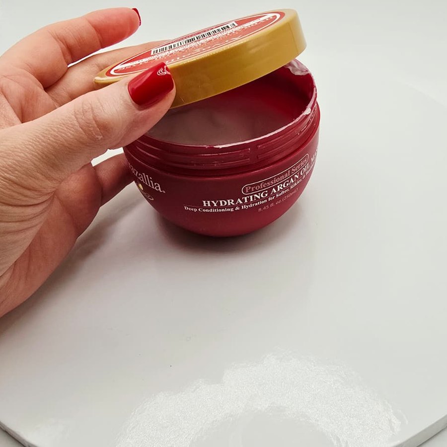 Opening my red jar of Arvazallia Hydrating Argan Oil Mask