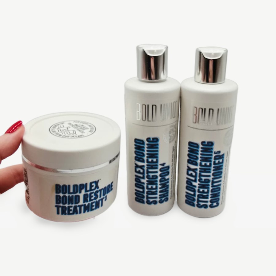 My Boldplex set: the Bond Restore Treatment jar in my hand, next to the shampoo and conditioner