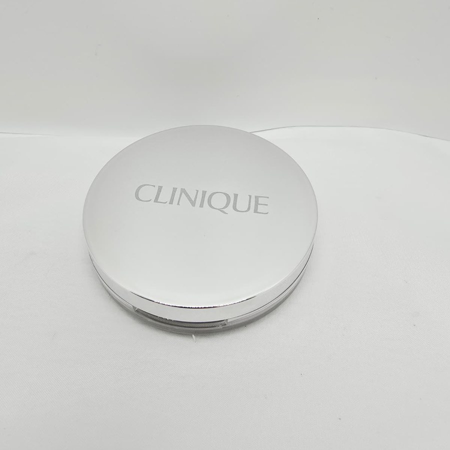 My closed silver Clinique Stay-Matte compact
