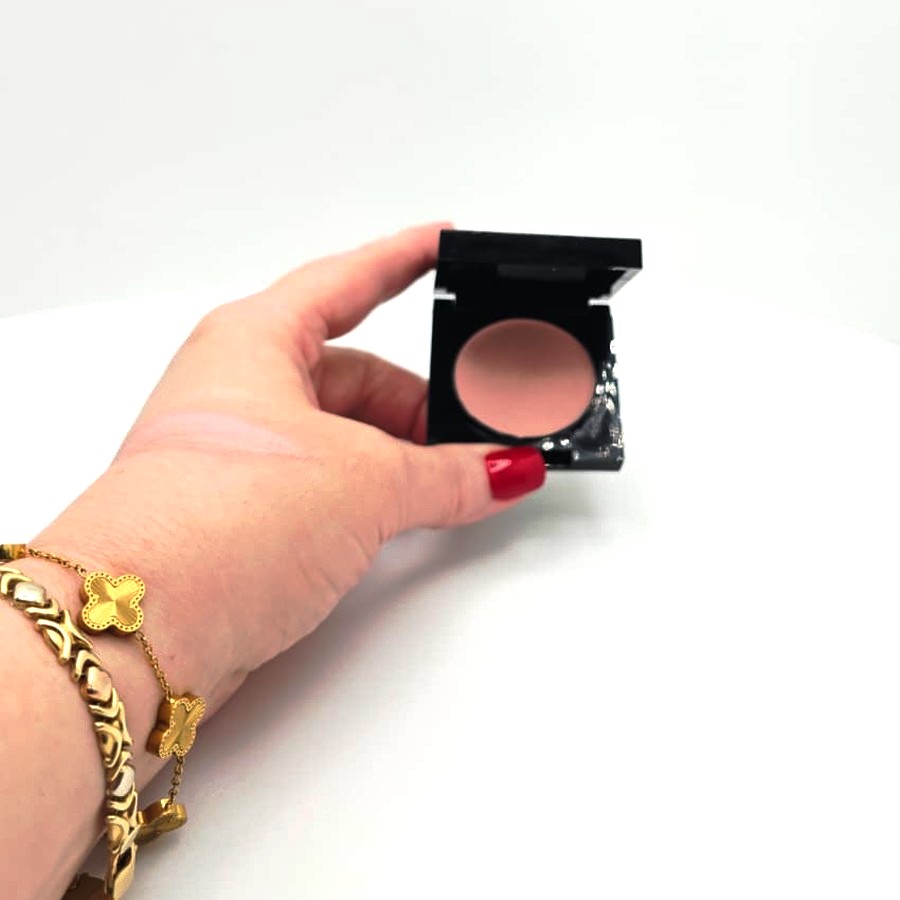 A closer look at the open Palladio compact in my hand